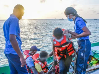 Sri Lanka Navy assists father and two children stranded off Thalaimannar