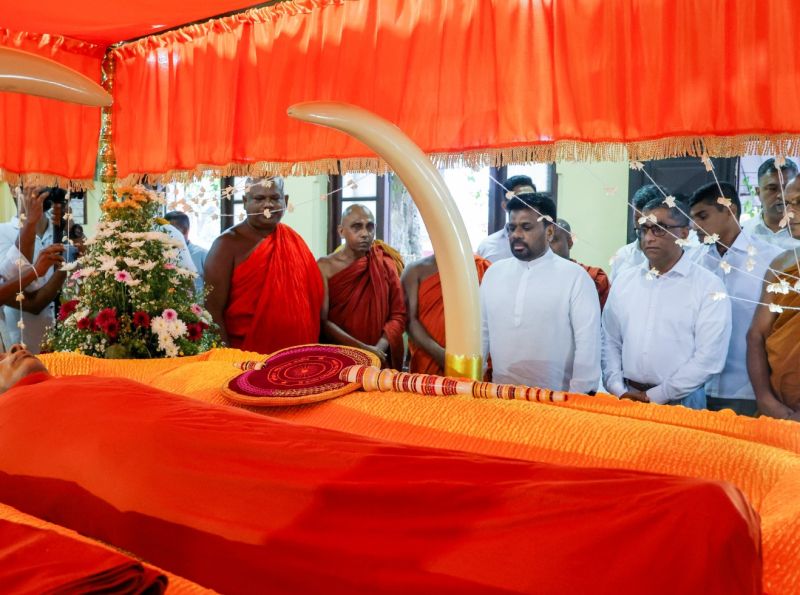 President Dissanayake pays last respects to Most Venerable Kappetiyagoda Siri Wimala Thera