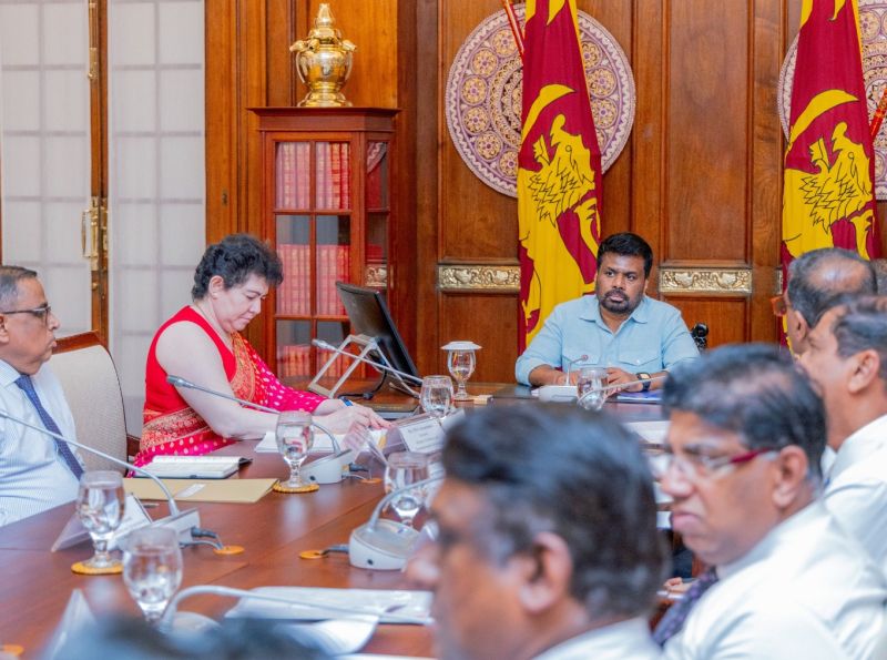 President leads discussion on plans to attract strong investors to mineral industry